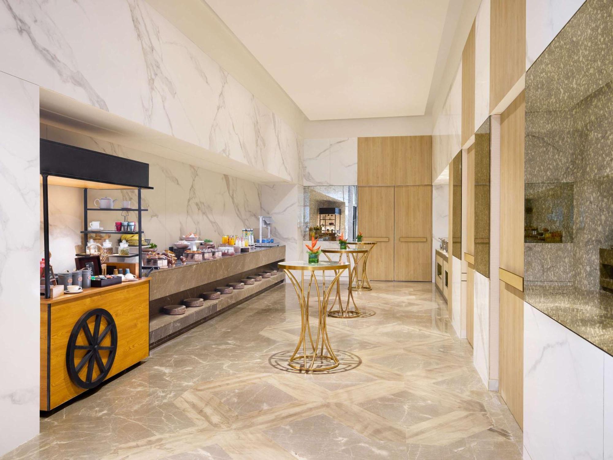 Novotel New Delhi City Centre Екстериор снимка
