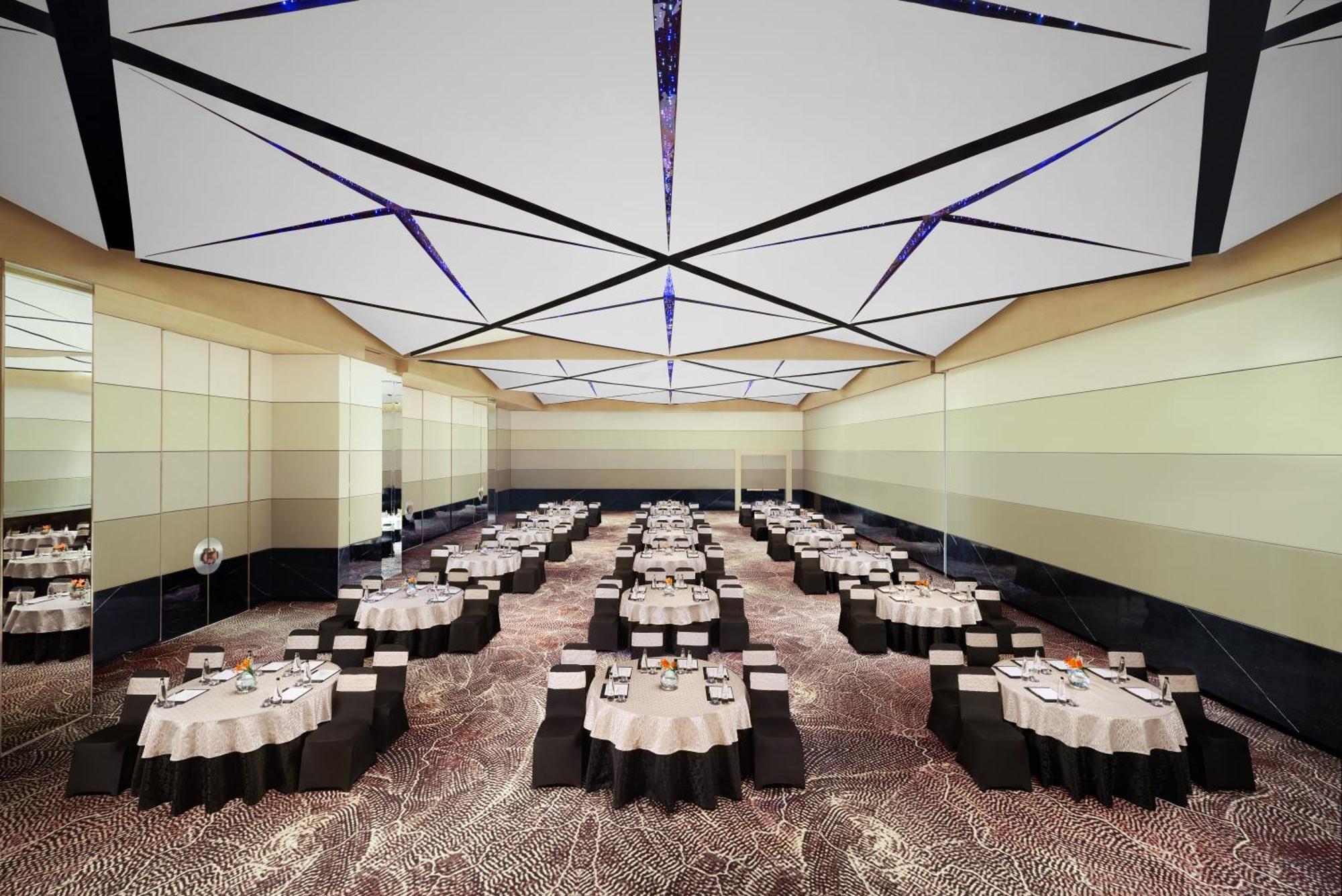 Novotel New Delhi City Centre Екстериор снимка