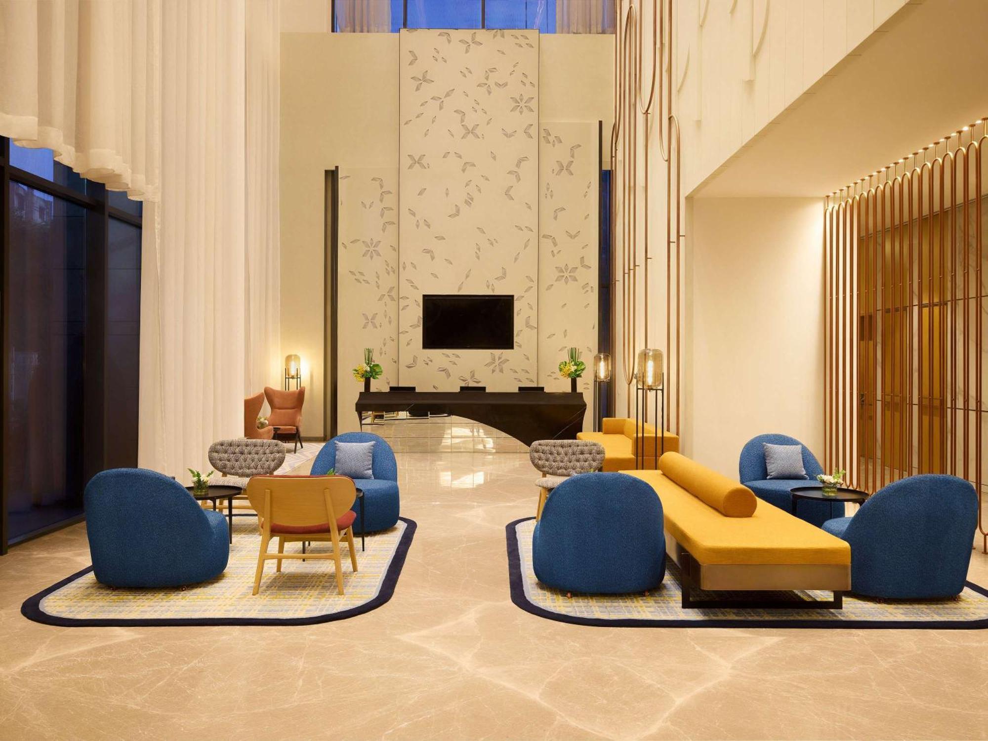 Novotel New Delhi City Centre Екстериор снимка