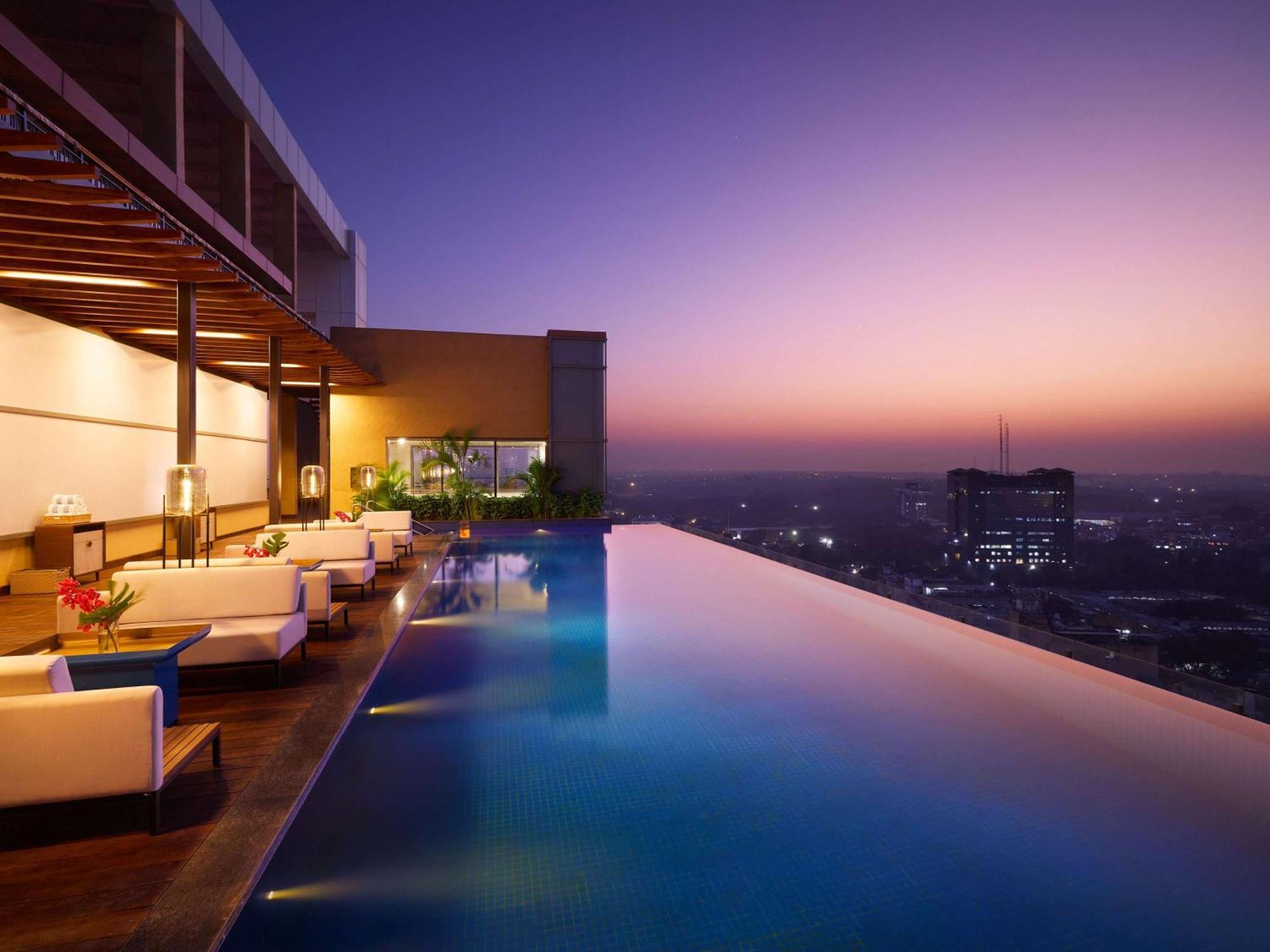 Novotel New Delhi City Centre Екстериор снимка